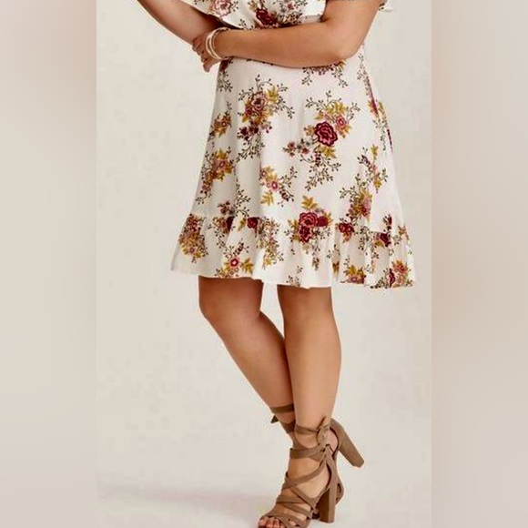 NWOT TORRID Sz. 2 - Multi-Color Floral Print Challis Caplet Skater Dress 🌺 - Picture 4 of 7
